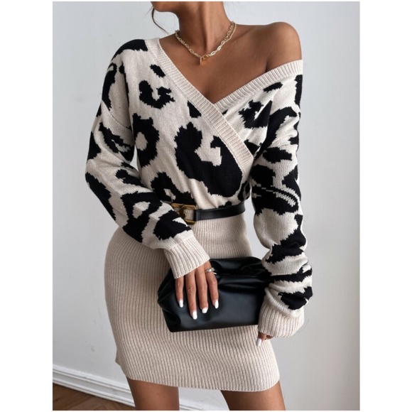 Bellanblue Dresses & Skirts - Cozy Black Leopard Print V neck Sweater Dress